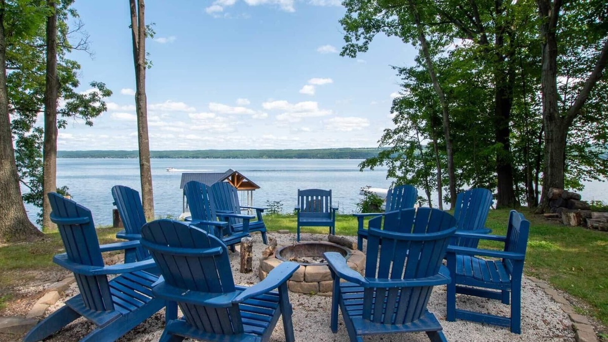 Himrod House | Seneca Shores: Attention Wine Trail and Lakefront Enthusiasts!