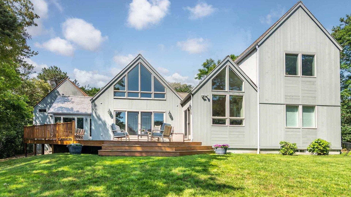 Oak Bluffs House | Sengekontacket Contemporary With Water Views