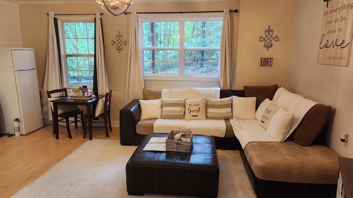 Senoia Apartment | Senoia Charming Farmhouse Guest Suite 20 mins to Trilith Studios, 5 min. to Town