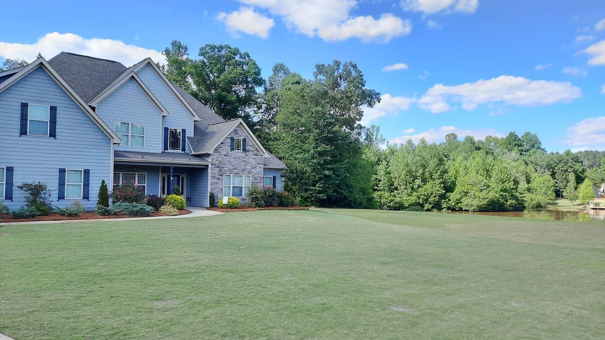 Senoia House | Senoia, GA 5 bed 4 bathroom, 2 miles from downtown Senoia!