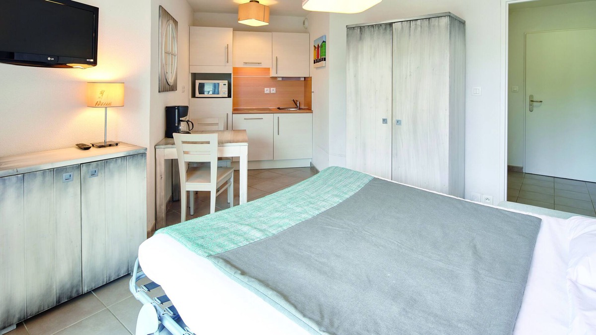 Casteljau Apartment | Sensational Residence Lou Castel sleeps 2 Pmr