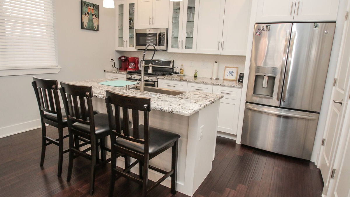 Newbold House | Sensational 3Bed/2Bath w/GATED PARKING! Sleeps 10!