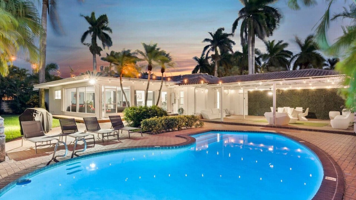 South Lake Villa | Sensational 5BR/4BA Villa near Hollywood Beach