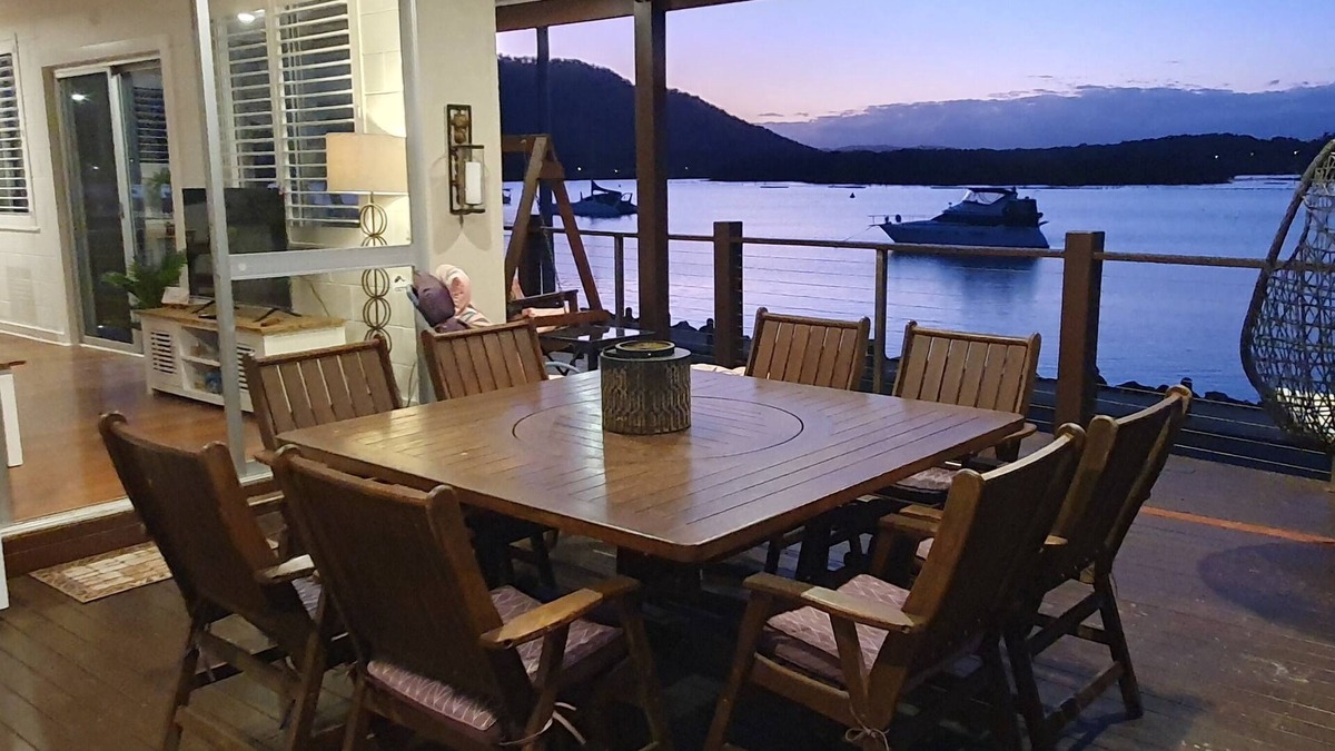 Dunbogan Apartment | Sensational Waterfront Apartment