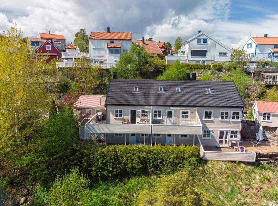 Arendal House | Sentralt rekkehus med solrik veranda!