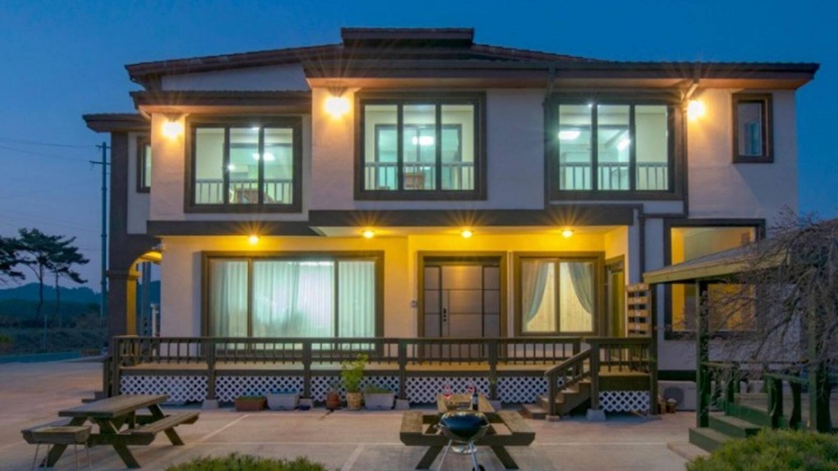 Seosan House | Seosan Woongdo Story Pension