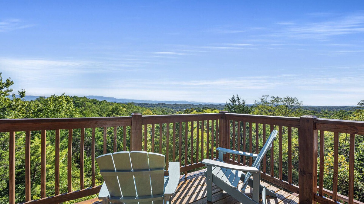 Sevierville Cabin | Sep 28-Oct 3 still available! 3br 3 bath - View - Game Rm - Hot Tub - 18mi to PF