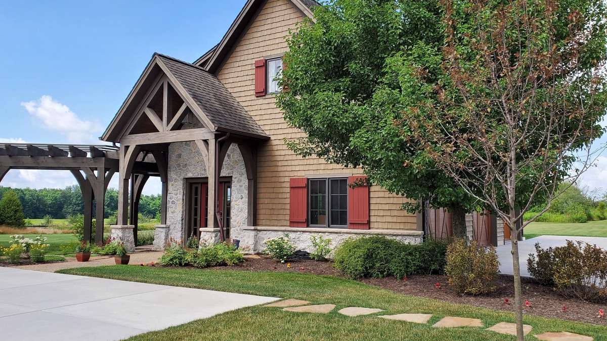 South Russell Apartment | Separate guest studio apartment 2.5 miles from downtown Chagrin Falls