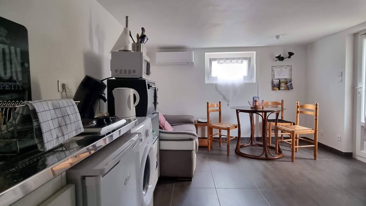 Carcassonne Apartment | Separate one-bedroom apartment with free car parking in front of the studio