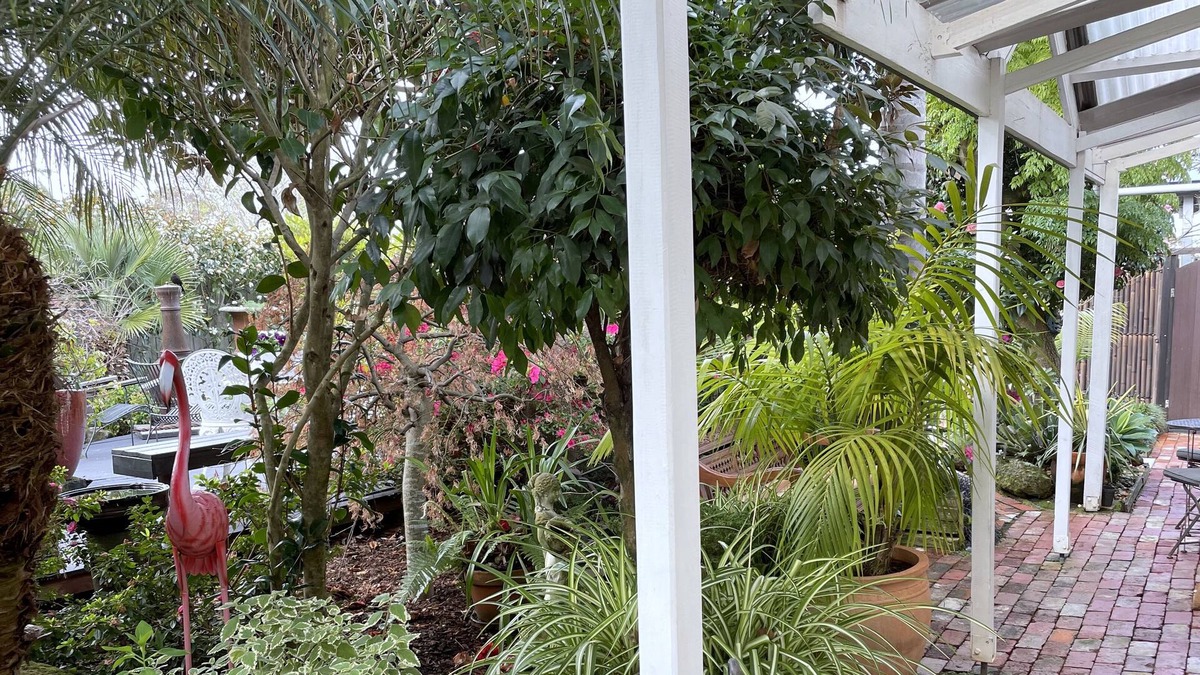 Inverloch Apartment | Separate & Self contained apartment in beautiful tropical garden close to beach.