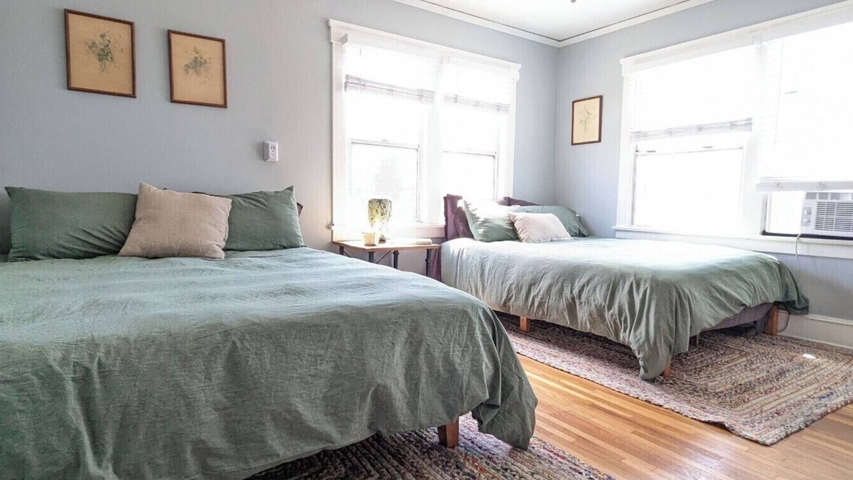 Alamitos Beach Bed & Breakfast | Sept Special - Free 1-day w/3 days min - Cozy 3 beds Yoga by the Beach