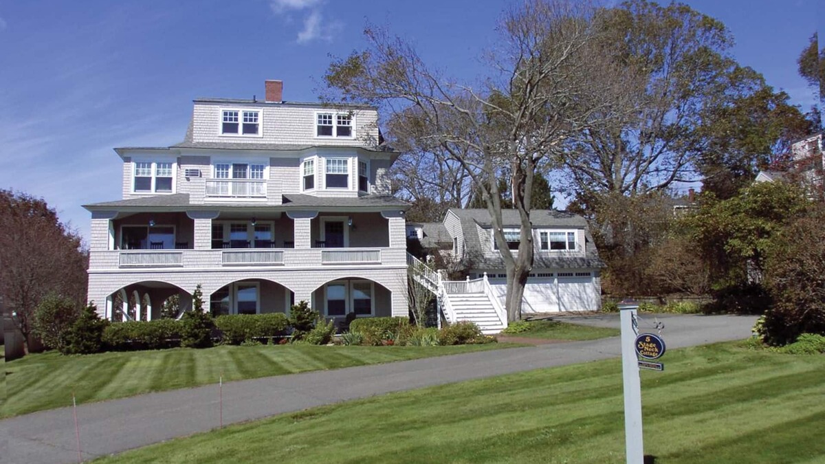 York Harbor House | September is the Best month in Maine. Enjoy the beach, pools, hot tub, gym & spa
