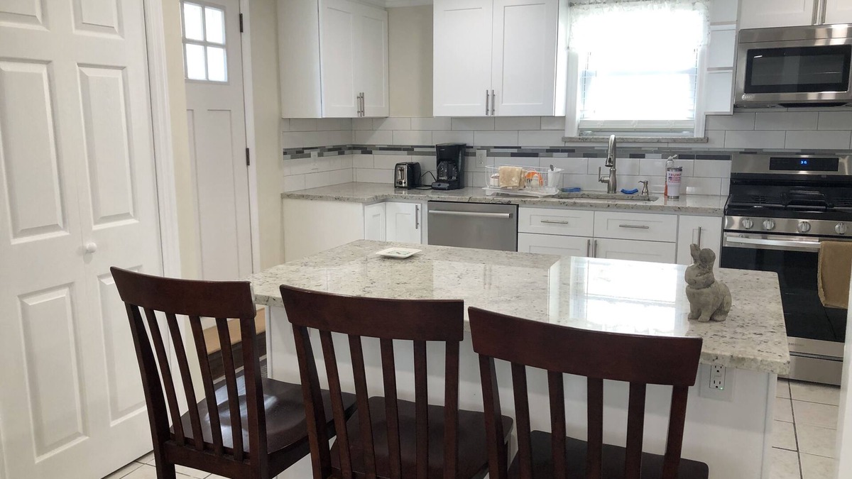 Long Beach House | SEPTEMBER SPECIAL – book now BEACHSIDE RETREAT 2 BD APT/W/PVT PATIO
