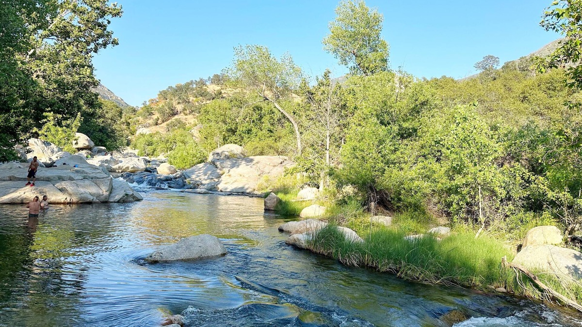 Springville House | Sequoia Forest River House. River at the backyard, Up to 10 guests