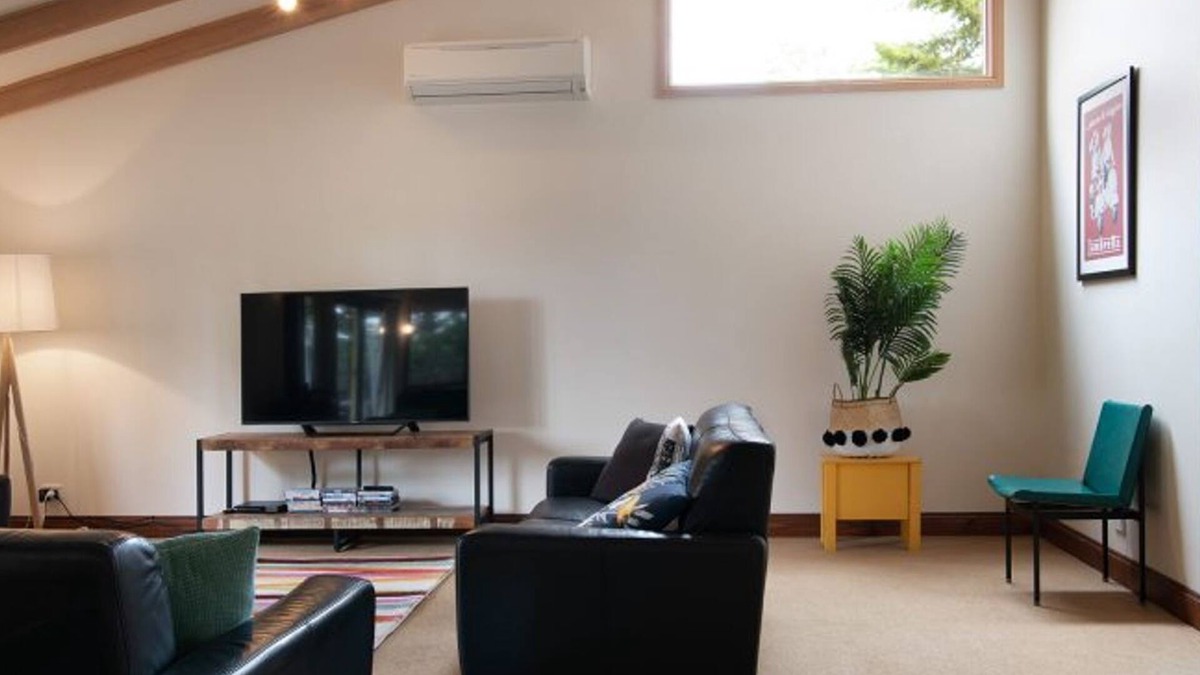 Daylesford Cottage | Serena- a stone's throw from Lake Daylesford