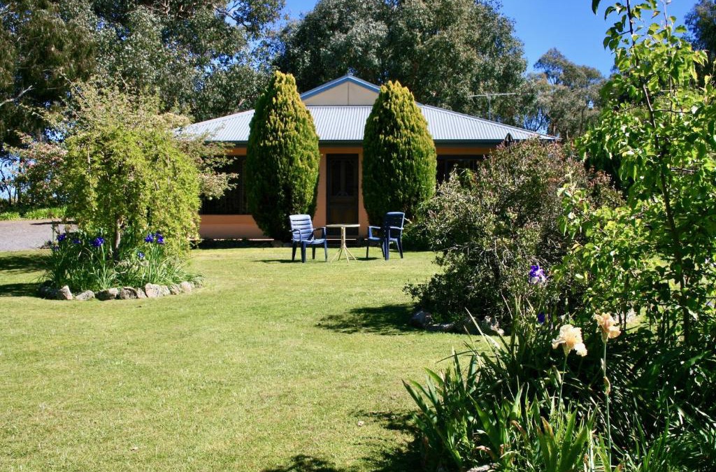Wooragee House | Serena Cottages Beechworth - Your Country Getaway - 2