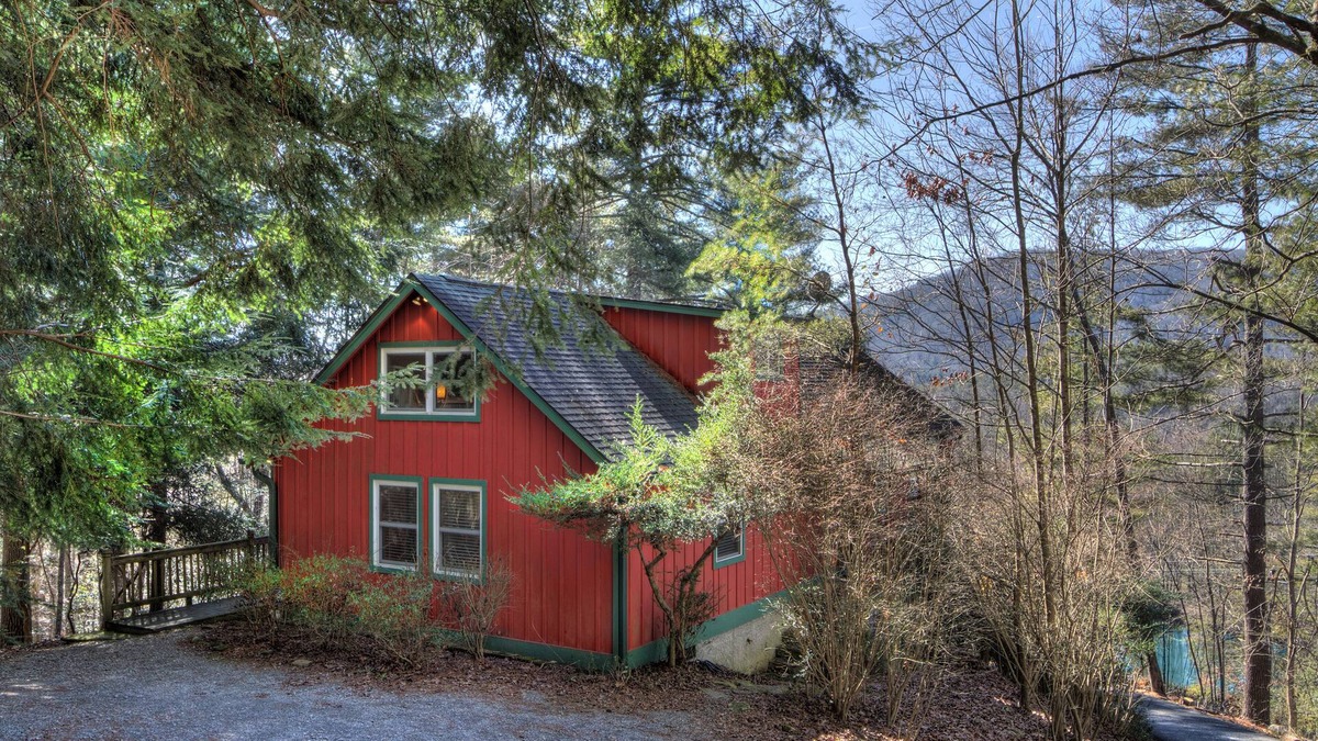 Penrose Cabin | Serenade Cove: Now listed through Carolina Mornings! See VRBO 4455448.