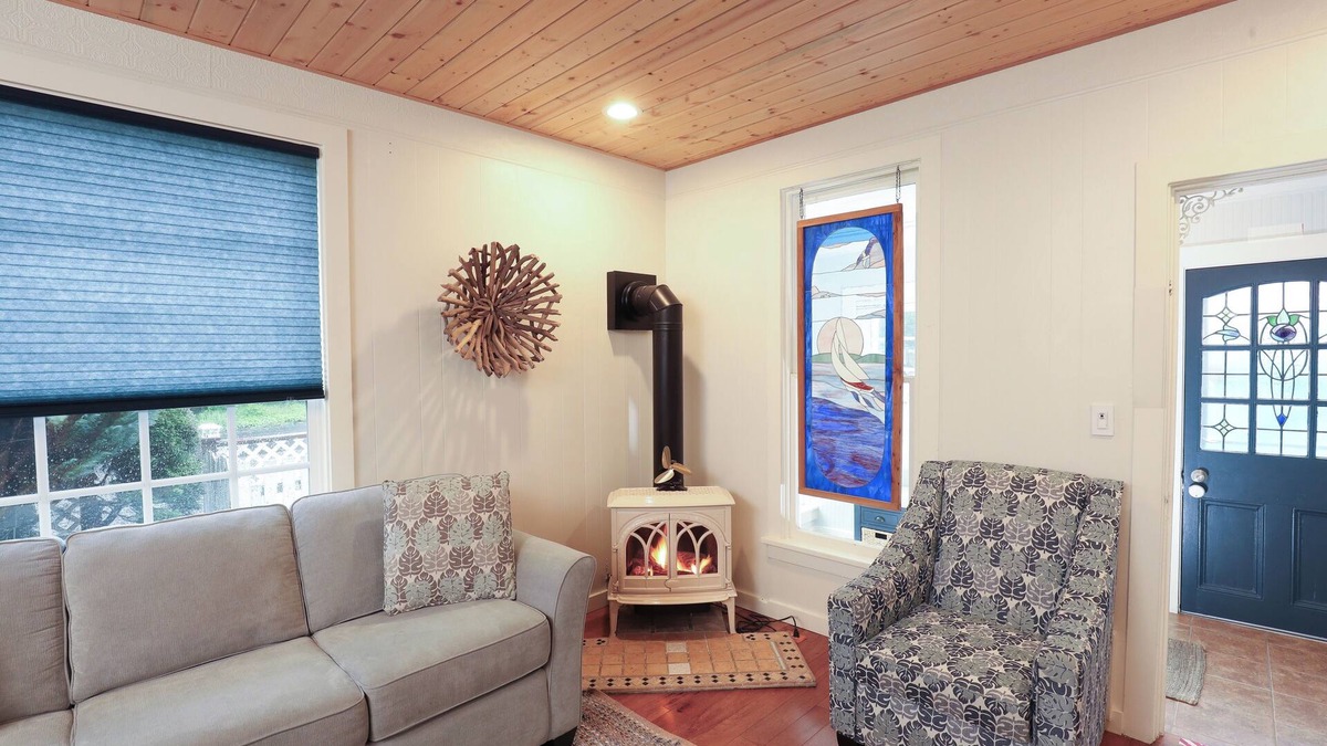 Seaview House | Serendipity- A Historical 1882 Beach Cottage, Built in 1882 Historical 2 bedroom home, Fireplace, An