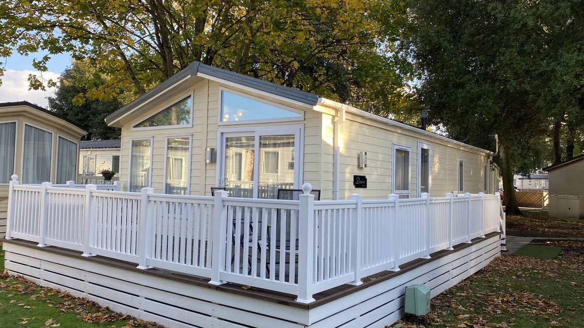 Mudeford House | 'Serendipity' - by the beach on Sandhills Holiday Park, Mudeford