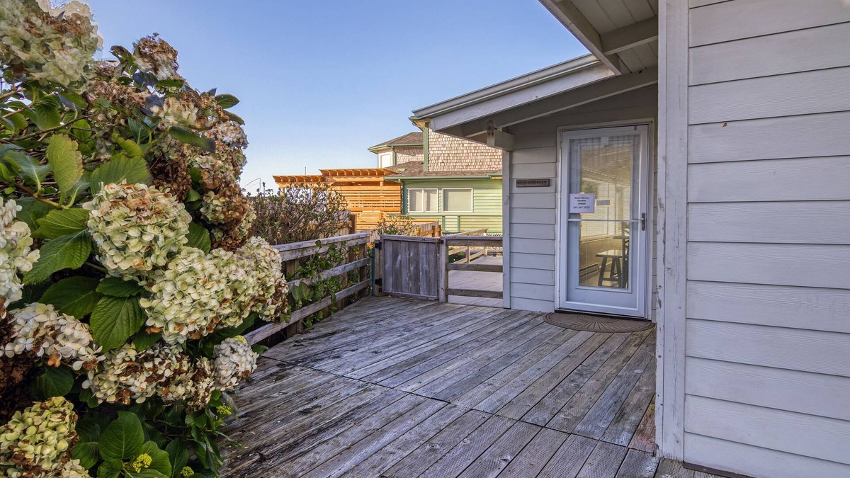 Yachats Cottage | Serendipity - North Yachats Ocean View with easy beach access.