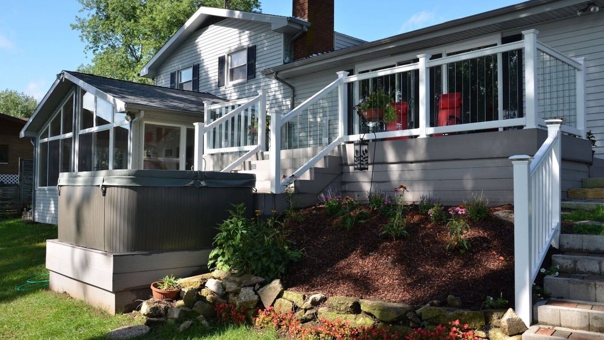 Sturgis House | Serendipity on Grey Lake - Sturgis, MI