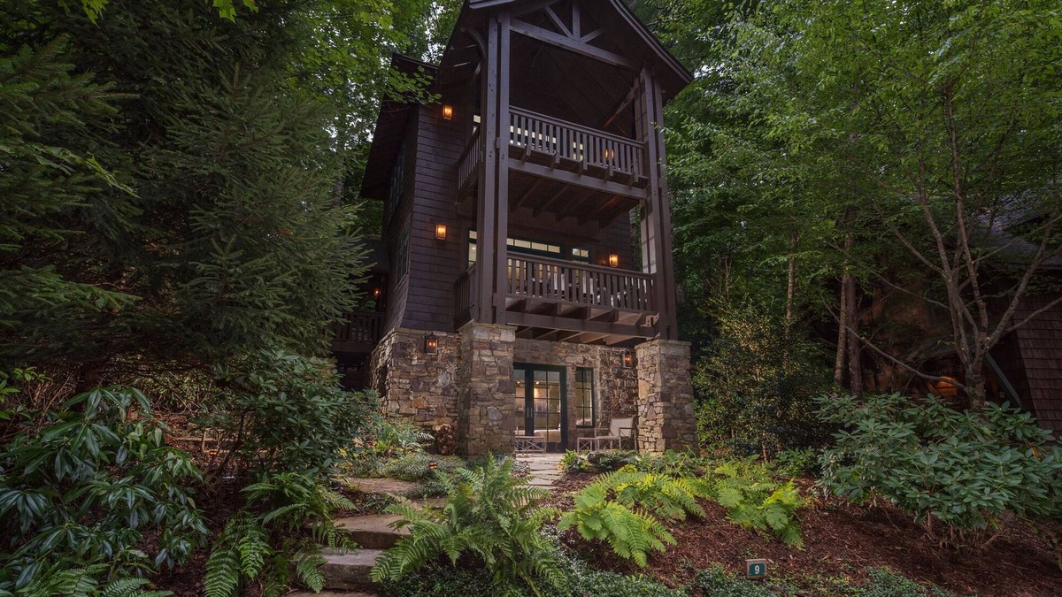 Cheshire House | Serendipity Treehaus | Chic Cheshire Village Home 1 Mile from Black Mtn