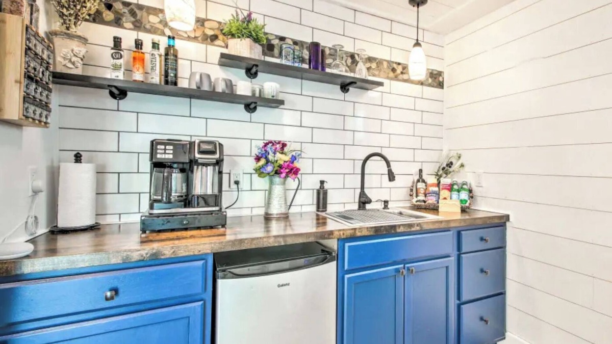Bath House | "Serene 1 Bedroom with River View, Gardens, and Private Amenities, Near Town"