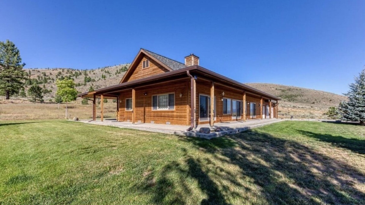 Portola Cabin | Serene 12 acre mountain escape