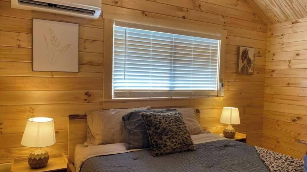 Asheboro House | Serene 1BR Cabin near NC Z00 with Loft & Waterview