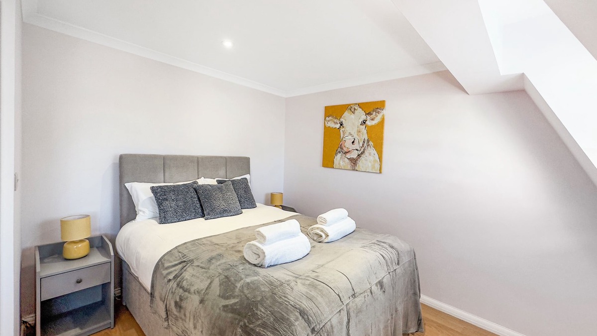 Bishop's Stortford Apartment | Serene 2BR Retreat in Bishop's Stortford