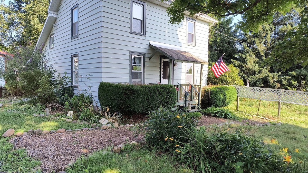 Newfield House | Serene 3 bdrm country home & gardens w/WiFi 20 min from Commons/IC/Cornell