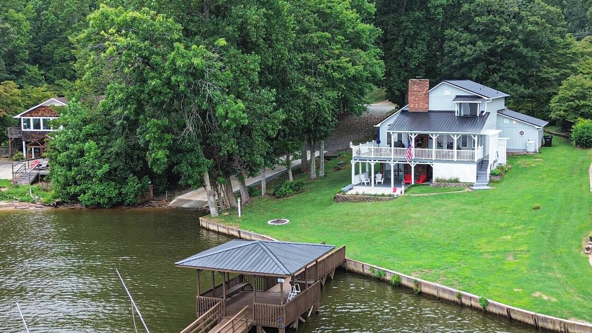 Southmont House | Serene 3-bedroom lakefront house on High Rock Lake, Lexington NC