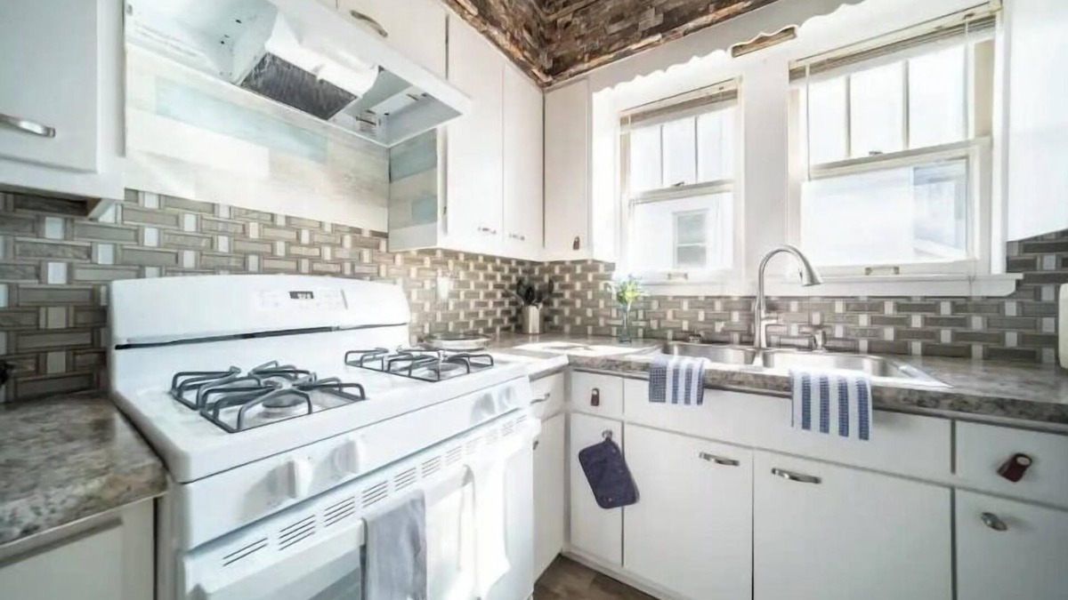 West Akron House | Serene 4-Bedroom Retreat
