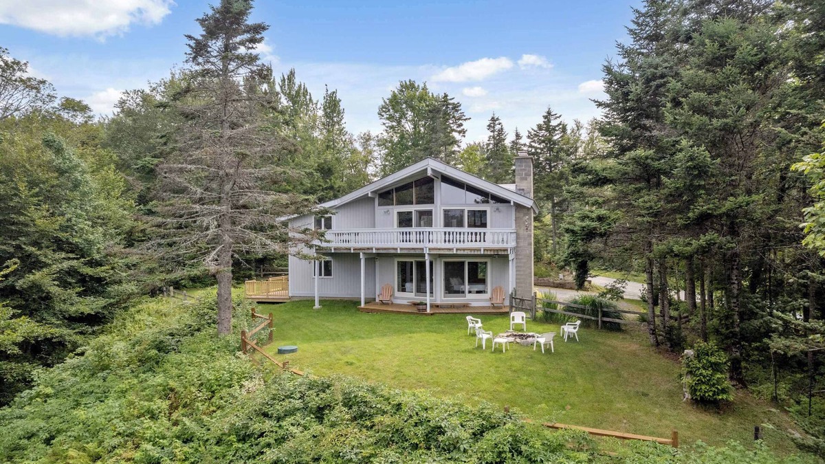 Andover House | Serene 4-BR Retreat 10 Mins to Okemo