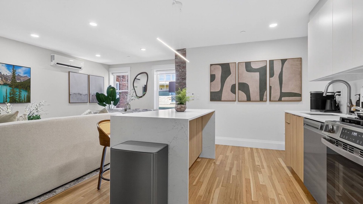 Central Square Apartment | Serene 4BR 3BA Apt Harvard/MIT Sleeps 10+