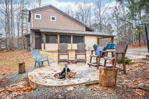 Burlington House | Serene 4br Country Retreat Awaits - Near Greensboro and Elon University