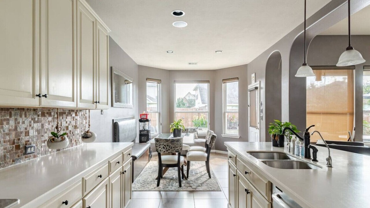 Cypress House | Serene 4BR Lux Home w Heated Spa Pool Massage Chair