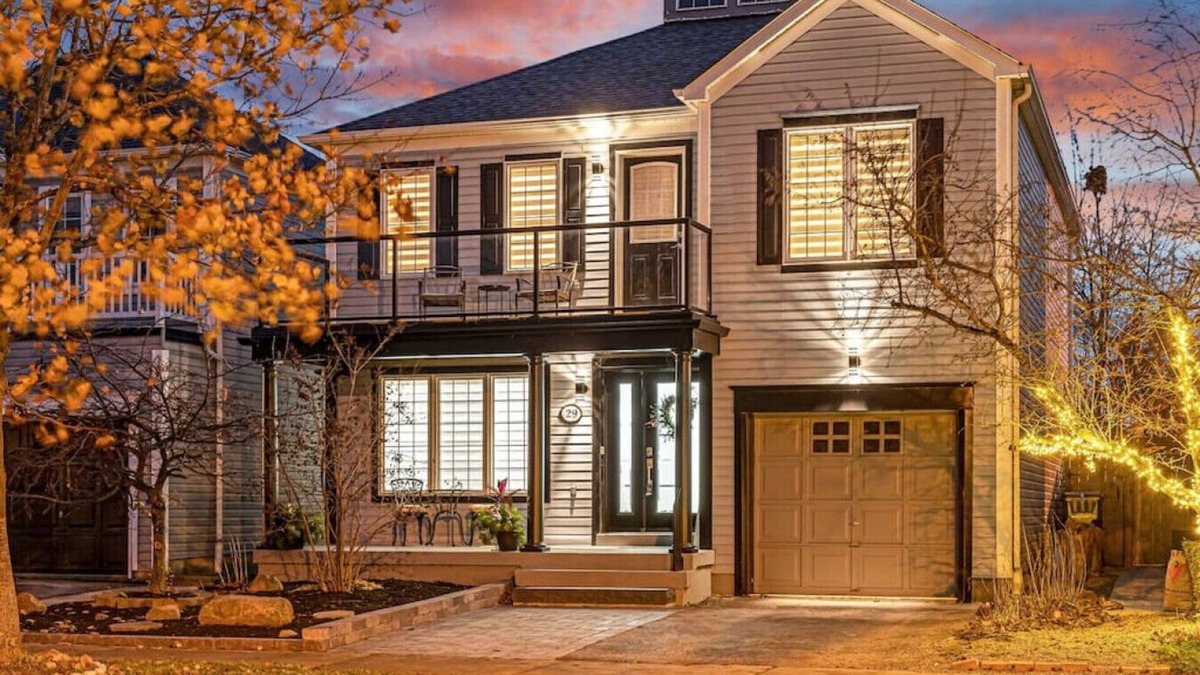 Ajax House | Serene 4BR Oasis Nearby Restaurants 2 WFH Setup