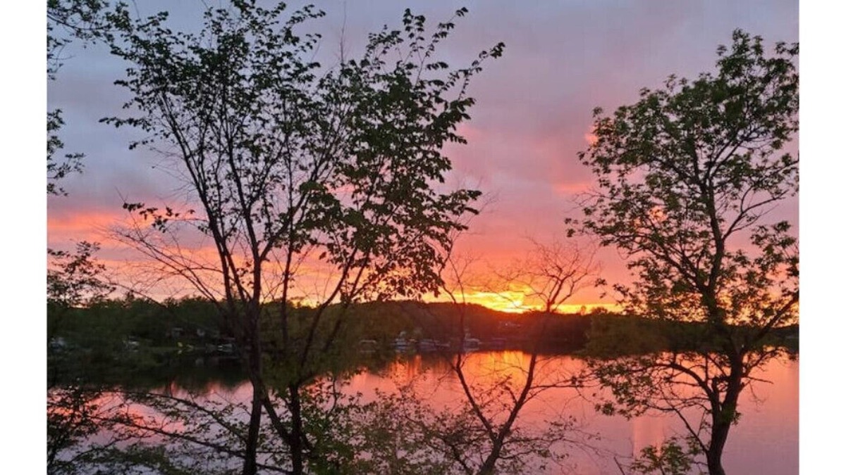 Richwood Cabin | Serene 5 Bdrm Lake Home w/ Hot Tub.