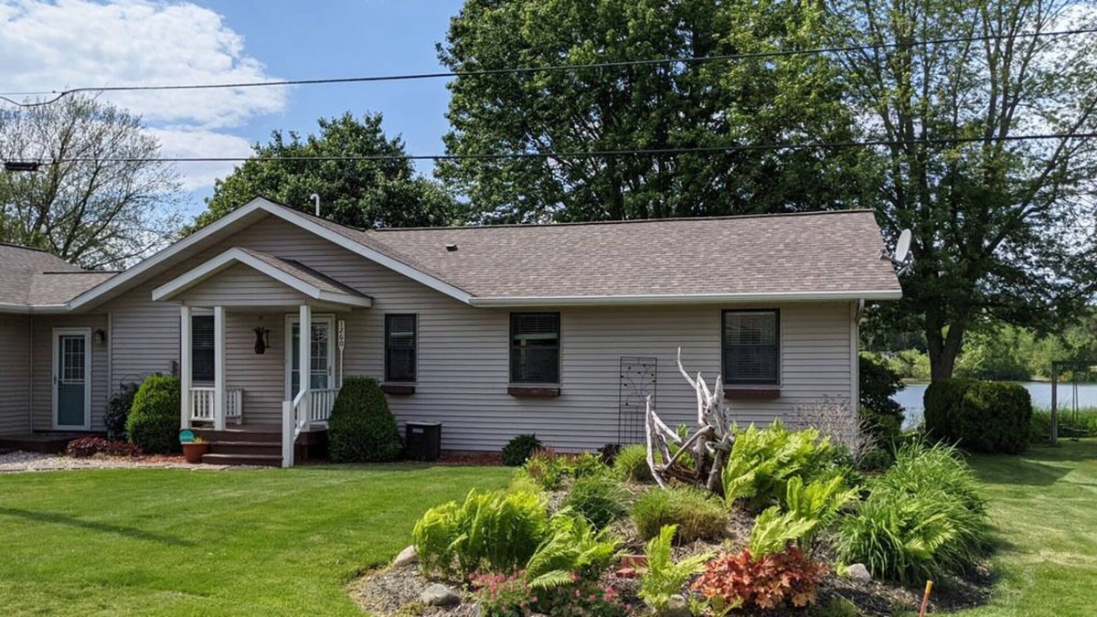 Trufant House | Serene and Comfortable Lake Front Getaway!