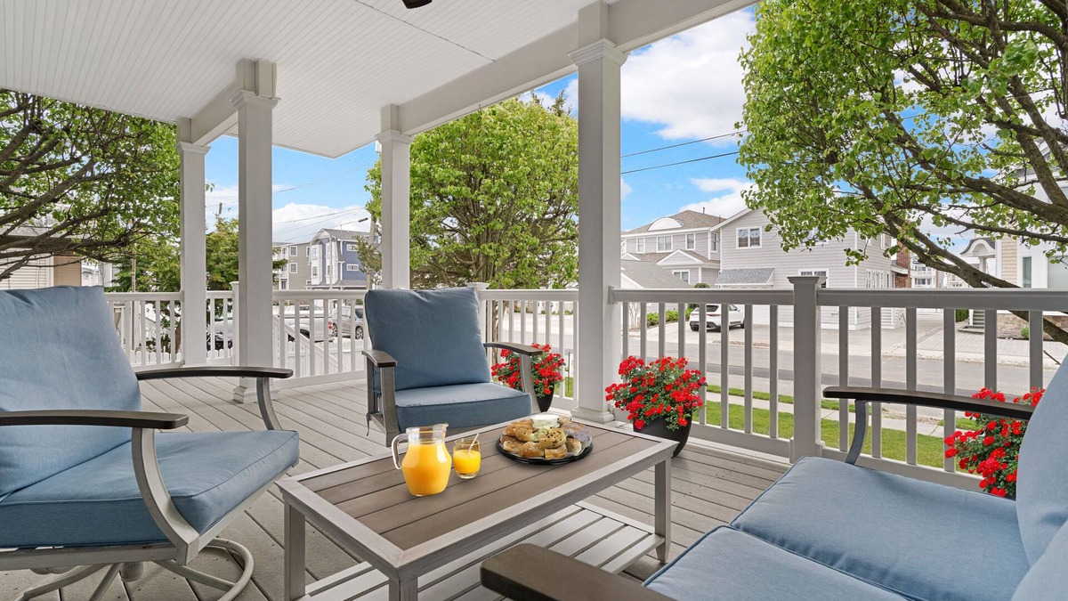 Avalon House | Serene Avalon Escape: Luxury Beautiful Home, Walking Distance to Town and Beach