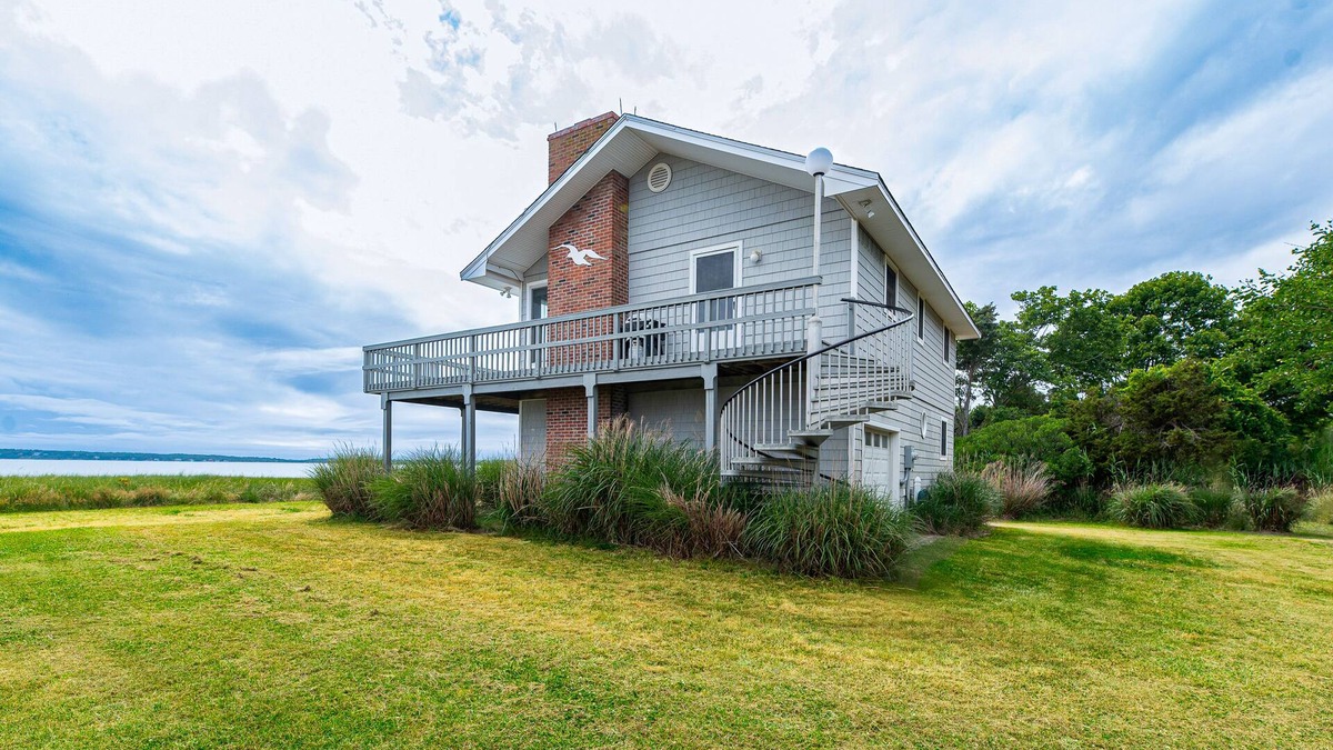 Southold House | Serene bay front home with a private beach, deck, board games, & washer/dryer