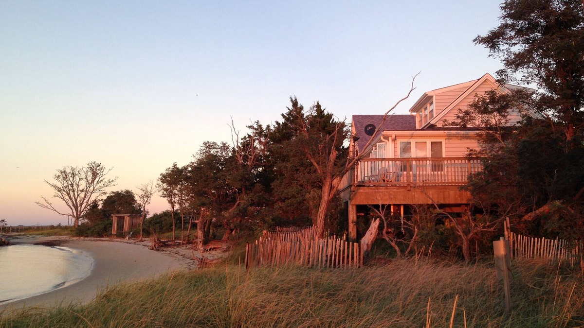 Onancock Cottage | Serene Bayfront Cottage on Private Beach - Waterfront Beach House