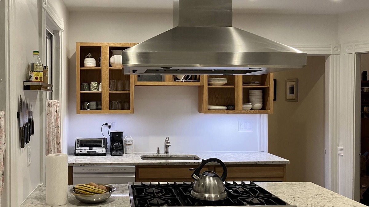 Dorchester Apartment | Serene Boston base close to everything w free private parking + Andrew Station!