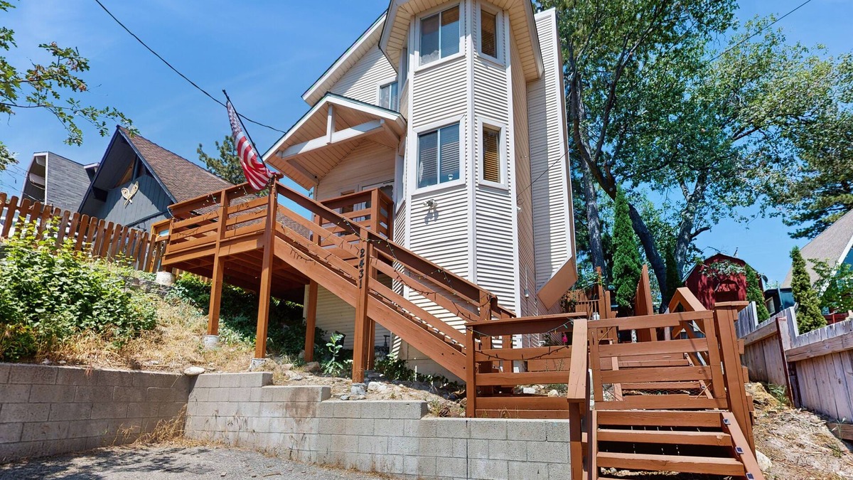 Arrowbear Lake Cabin | Serene Cabin - Close to Big Bear and Lake Arrowhead with gas grill