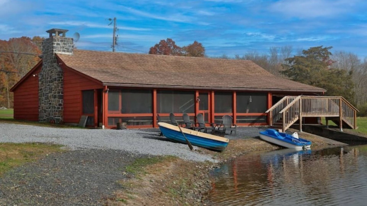 Sellersville Cabin | Serene cabin on 6 acre pond in rural Upper Bucks