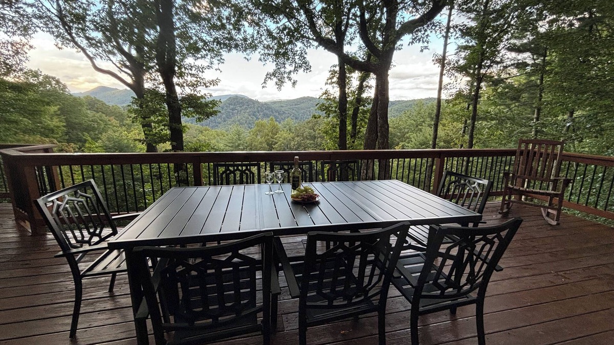 Deep Gap Cabin | Serene Cabin - Sleeps 8, 3 BR, 3 BA, magnificent VIEWS, family and pet friendly