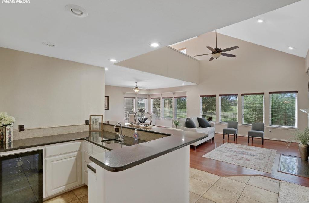 South Side House | Serene Coastal Getaway - Spacious 4BR Retreat, 15 Minutes from Beach & Attractions! Fast WiFi, Free Parking, and King Size Bed!
