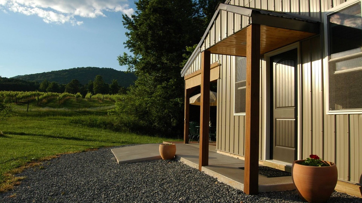 Thaxton Cabin | Serene Country Cabin On A 150 Acre Farm/Vineyard