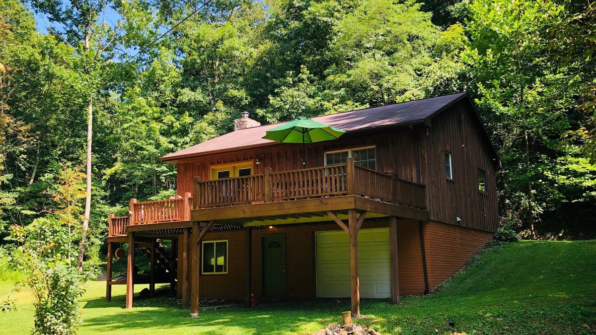 Renick Cabin | Serene, Cozy Cabin Nestled on the Greenbrier River Trail.